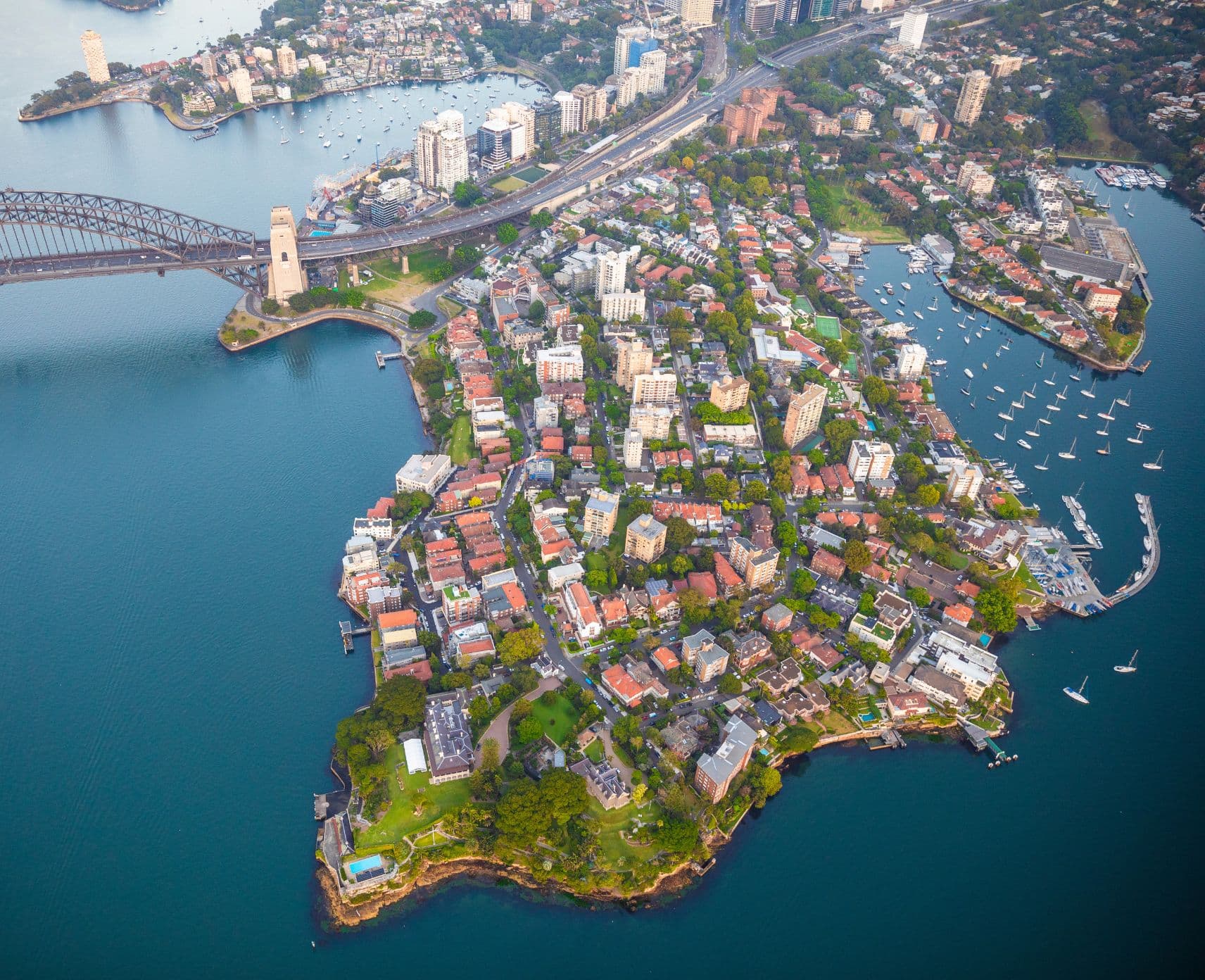 Houses on Kirribilli Peninsula next to the Sydney Harbour Bridge